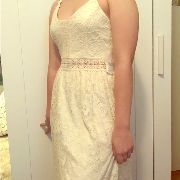 Altar'd State Dresses & Skirts - Altair’s State  all over lace dress Sleeves